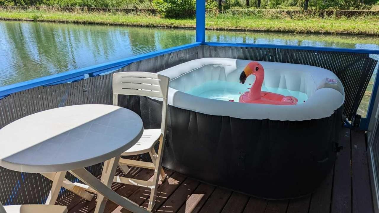 Flottant Jacuzzi Prive En Option Gamme Superieure Botel *